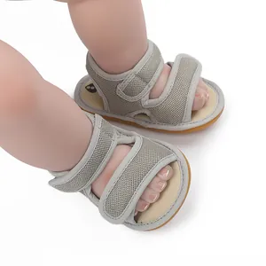 Graue atmungsaktive Mesh-Baby-Sandalen mit rutschfester Gummisohle und Klettverschluss