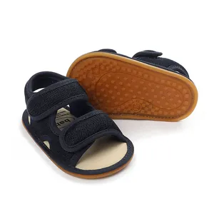 Detailansicht der dunkelblauen Baby-Lauflernschuhe mit rutschfester Gummisternsohle