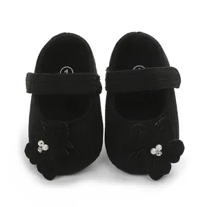 Scarpe da passeggio per neonata nere con suola morbida e dettagli fiori e perle
