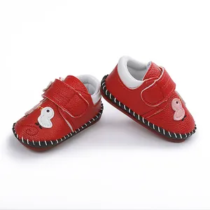 Zapatos rojos para bebés con diseño de pollito y suelas de goma antideslizantes