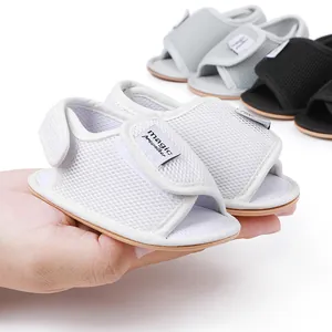 Atmungsaktive Baby-Lauflern-Sandalen aus weißem Mesh mit Klettverschluss für Kleinkinder
