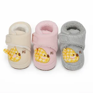 Winter-Babyschuhe mit Plüschfutter und Küken-Stickerei in drei Farben