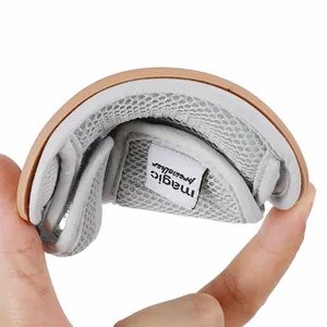 Detailansicht der besonders weichen und flexiblen Sohle grauer Mesh-Baby-Schuhe.