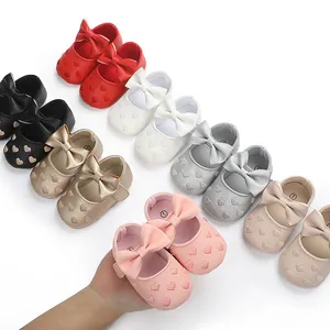 Vielzahl von Farben für Baby-Prinzessin-Schuhe mit Schleifen und Herzmustern