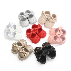 Vielfalt an Baby-Prinzessin-Lauflernschuhen mit Schleifen und Herzmustern in bunten Farben