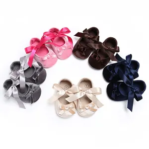 Collection de chaussures de marche pour bébé en velours avec nœuds en ruban de soie