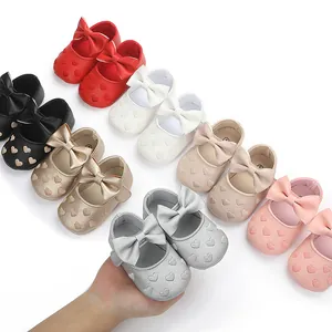 Süße Baby-Mary-Jane-Schuhe in vielen Farben mit Herzmuster und Zierschleife