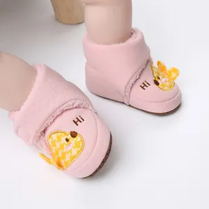 Gemütliche rosa Baby-Winterschuhe mit niedlichem Giraffenmotiv und Hi-Stickerei