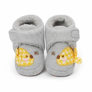 Warme graue Baby-Winterschuhe mit süßer gelber Küken-Stickerei und weichem Fleece-Futter
