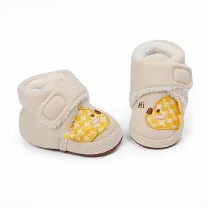 Warme Winter-Babylauflernschuhe mit süßer gelber Küken-Stickerei und weichem Fleecefutter
