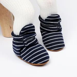 Bottines d'hiver rayées bleu marine et gris pour bébé avec sangle velcro pour le confort