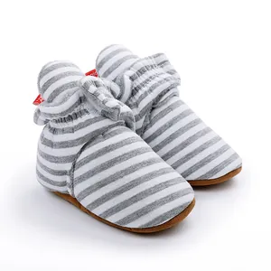 Bottines d'hiver rayées gris et blanc pour bébé avec doublure chaude et semelles antidérapantes