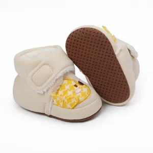 Warme fleece-gefütterte Baby-Winterstiefel mit rutschfester Sohle und Küken-Stickerei.