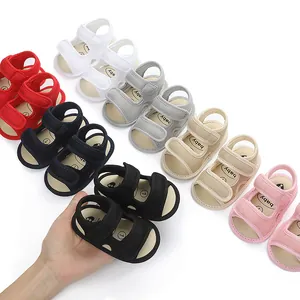 Gedetailleerd overzicht van zachte ademende mesh babyloopschoenen in diverse kleuren