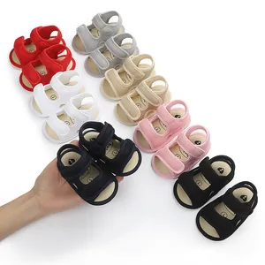 Verschillende kleuren ademende babyzomersandalen van mesh met zachte zolen en klittenband