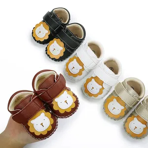 Détails de chaussures de marche pour bébé lion en couleurs avec attaches velcro