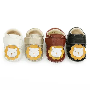 Lot de quatre chaussures bébé lion dessin animé avec semelles antidérapantes et velcro