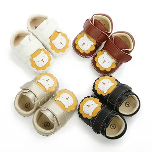 Variété de chaussures de bébé lion de dessin animé en blanc, brun, or et noir