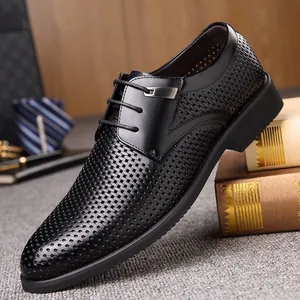 Chaussures de ville élégantes en cuir noir ajouré et respirant pour hommes avec lacets
