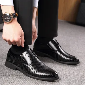 Chaussures de ville en cuir noir ajouré pour hommes, respirantes et élégantes pour le bureau