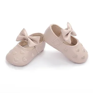 Süße Baby-Prinzessinenschuhe mit Herzstickerei und Schleifendetail aus beigem Leder