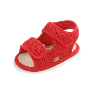 Rode mesh baby loopsandaal met verstelbare klittenbandsluiting voor baby schoen