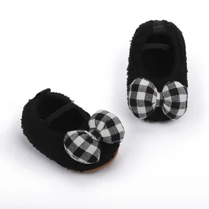 Scarpine da neonato nere in peluche con fiocco a quadretti per bimbi 0-1 anno
