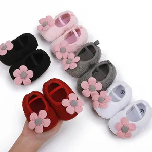 Plüsch-Babyschuhe mit Blumenverzierung in verschiedenen Farben für Säuglinge