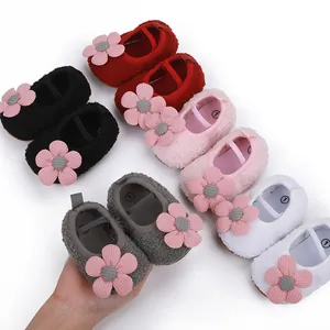 Weiche Fleece-Babylaufschuhe mit rosa Blumendekor in verschiedenen Farben erhältlich