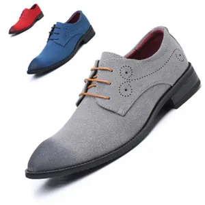 Scarpe derby casual in pelle scamosciata da uomo in tre colori con motivi traforati