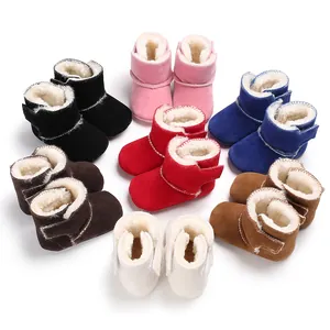 Veelkleurige baby sneeuwlaarzen met zachte pluche voering en antislipzool voor warmte.