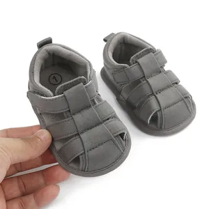 Sandalias suaves grises para bebé de tela transpirable con velcro