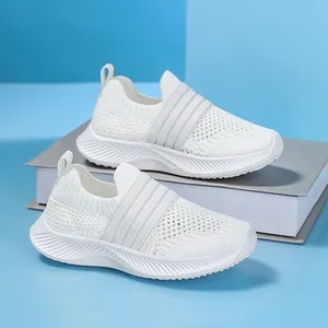 Baskets en maille blanche respirante pour enfants, design slip-on léger pour l'été