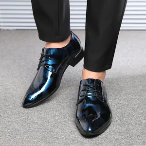 Scarpe eleganti da uomo in stile britannico blu lucido con motivi floreali, moda formale