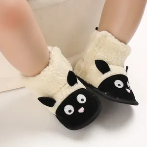 Bottes d'hiver chaudes pour bébé avec un joli design de mouton et une doublure en polaire douce