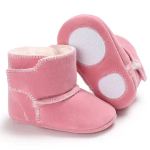 Detail van roze babyboots met pluche voering en antislip zachte flexibele zool