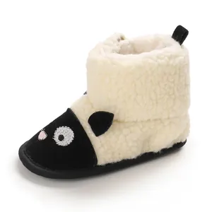 Bottes de neige bébé panda avec doublure polaire douce et semelle souple pour l'hiver.