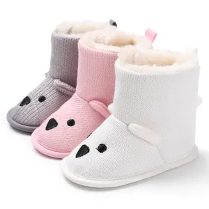 Kuschelige gestrickte Baby-Bärenstiefel in Rosa, Grau und Weiß mit warmem Fleecefutter