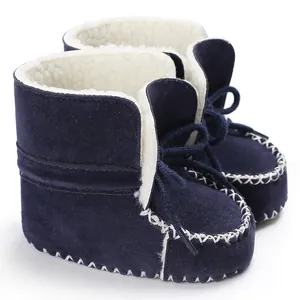 Stivaletti primi passi neonato in pelle scamosciata blu con calda fodera in pile