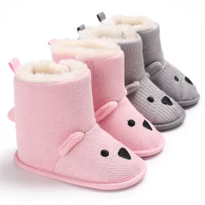 Süße rosa und graue gestrickte Baby-Bärenstiefel mit kuscheligem Kunstfellfutter für Säuglinge