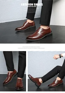 Vue détaillée de chaussures Richelieu en cuir marron pour hommes avec lacets élégants