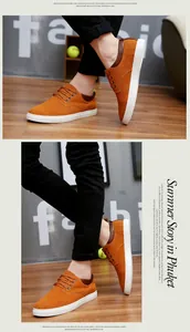 Eleganti sneakers casual in pelle scamosciata arancione da uomo indossate da uomo