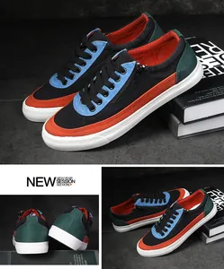 Detaillierte Mehrwinkelansichten stilvoller Herren-Canvas-Schuhe mit Farbakzenten