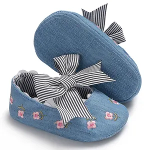 Chaussures de princesse pour bébé fille à semelle souple avec de jolies broderies
