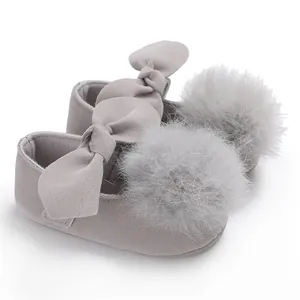 Chaussures de princesse pour bébé fille avec un pompon en fourrure doux et un nœud décoratif