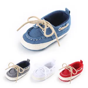 Scarpe neonato in tela con suola morbida in vari colori per bimbi da 0 a 1 anno.