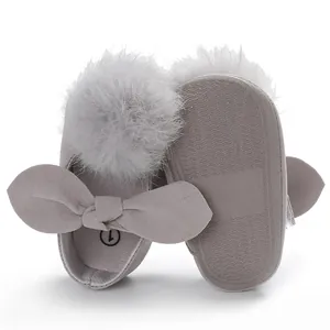 Chaussures marche grises pour bébé fille avec pompon en fourrure et nœud élégant
