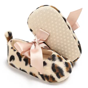 Chaussures de marche léopard pour bébé avec nœud en satin rose et semelle detail