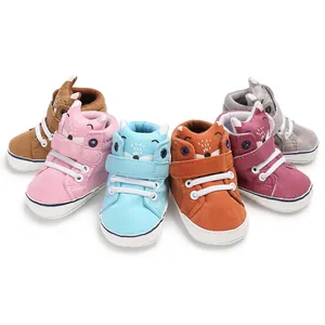 Varietà di scarpe primi passi morbide per neonati con design a volpe in diversi colori