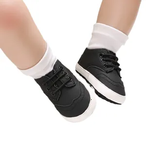 Klassieke zwarte antislip babyschoenen met zachte zool voor jongens van 0 tot 1 jaar
